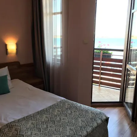 Family Saint Nikola And Free Parking