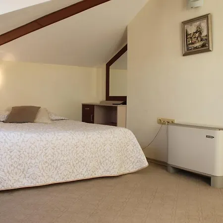 Hotel Family Saint Nikola And Free Parking 3*