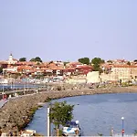 فندق Family Saint Nikola نيسيبار