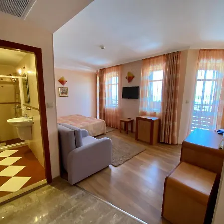 Family Saint Nikola Hotell 3*